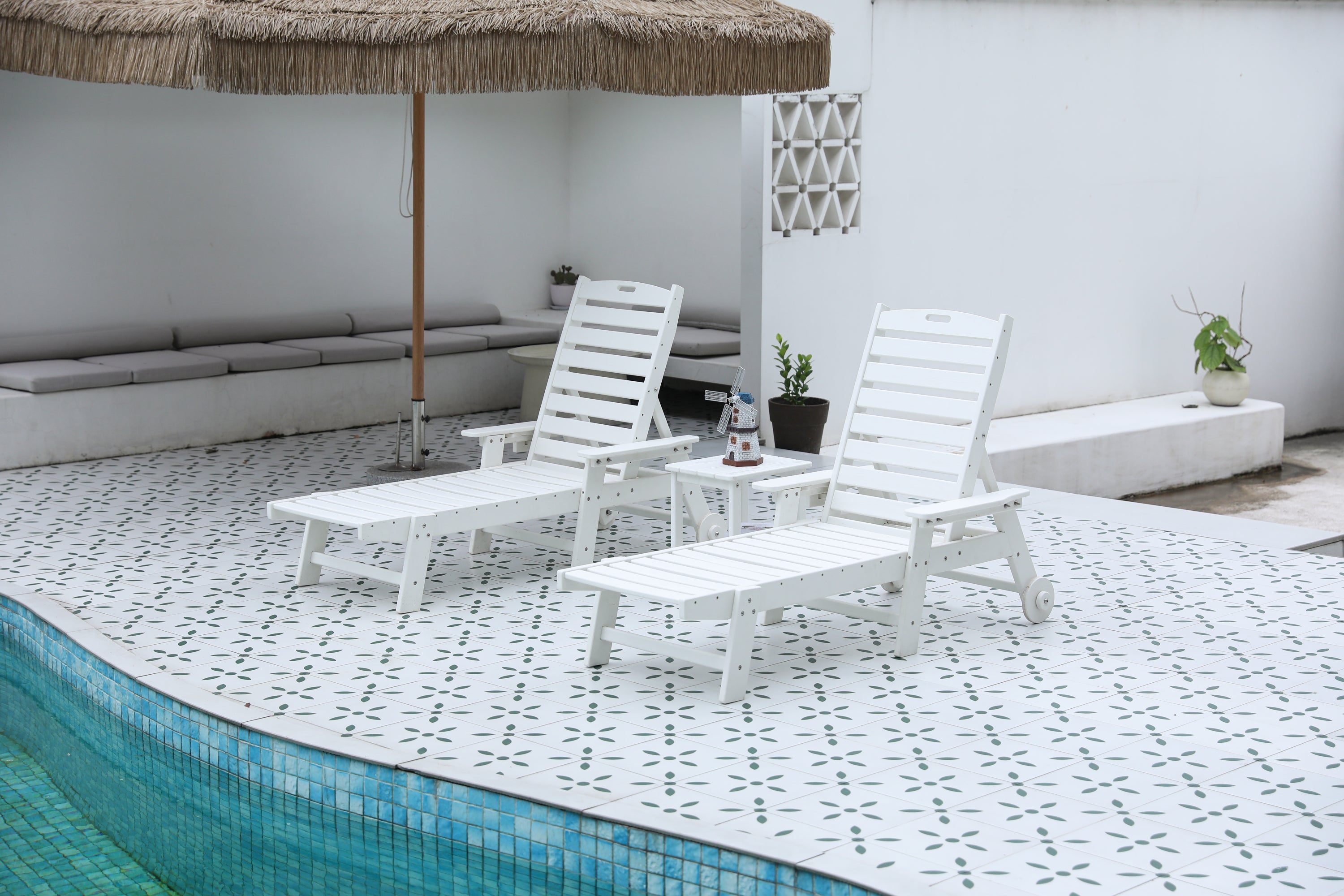 Lounge Chair with Side Table, 3-Piece Oversized Chaise Lounge Chair Setwith Wood Texture,White, All Weather Patio Lounge Chair with 5 Positions,Wheels &Cup Holder(include 2Lounge chairs and 1Table)